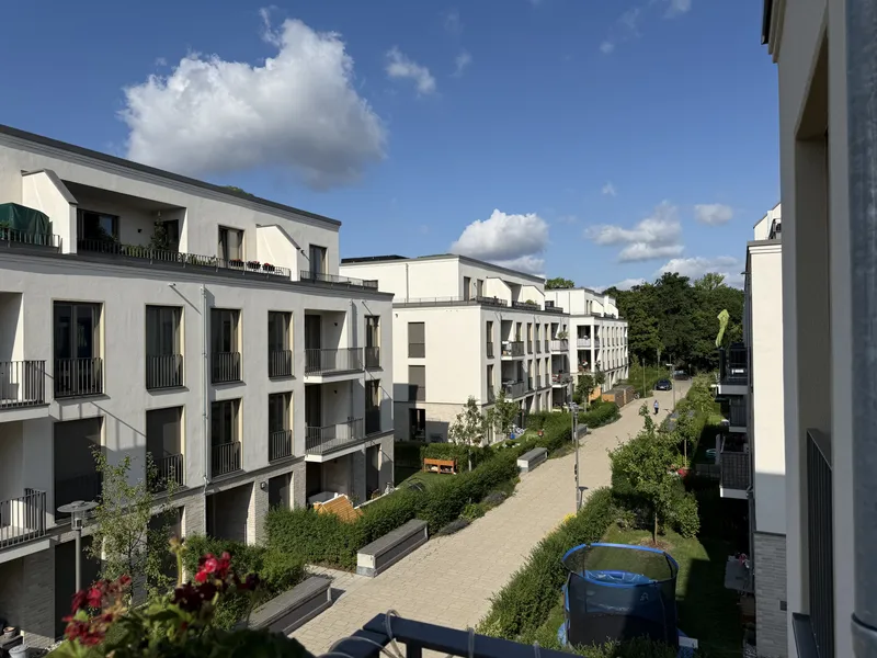 Exklusive Designwohnung mit hochwertiger Einbauküche, Klimaanlage und stilvollen Einbauten — photo 1